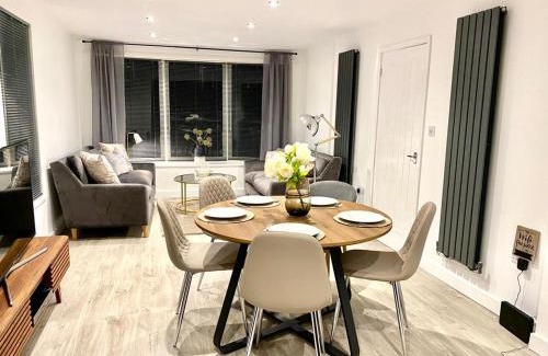 Abertillery Casa | Lakeside View With Hot Tub