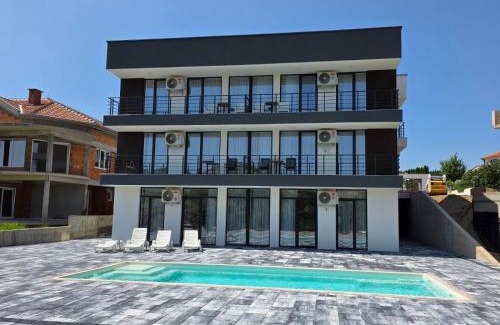 Veles Hotel | Lakeview Apartments