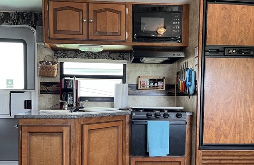 Gravois Mills Alquiler De RV | Lakeview Glamping with Bunkhouse at Lake of The Ozarks - Coconuts RV Resort