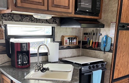 Gravois Mills Alquiler De RV | Lakeview Glamping with Bunkhouse at Lake of The Ozarks - Coconuts RV Resort