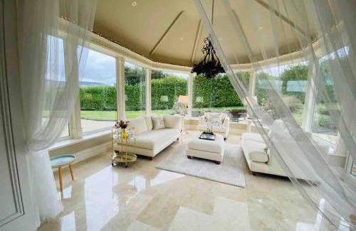 Blessington Villa | Lakeview Lodge Exclusive Home on the Blessington Lake