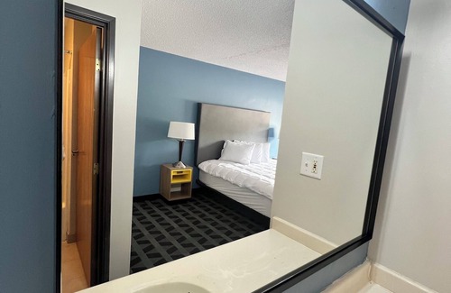 Dowagiac Hotel | LakeWood Inn & Suites