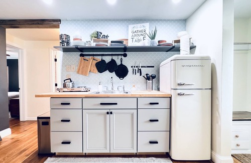 Howard Cabaña | Lakewoods Cottage