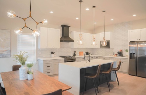 Eastside Promise Neighborhood Villa | Lamar Villa-3 bed 2.5 bath with outdoor kitchen