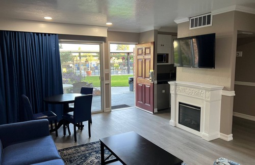 Visalia Hotel | Lamp Liter Inn