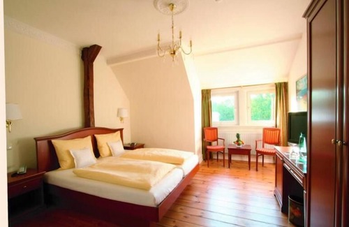 Alt-Travemunde/Ronnau Hotel | Landhaus Bode