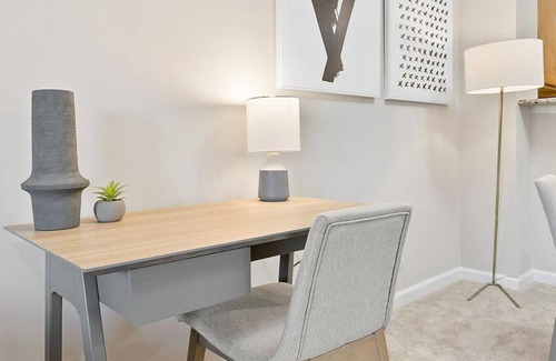 Greensboro Apartamento | Landing at Hawthorne at Horse Pen Creek - 2 Bedrooms in Downtown Greensboro