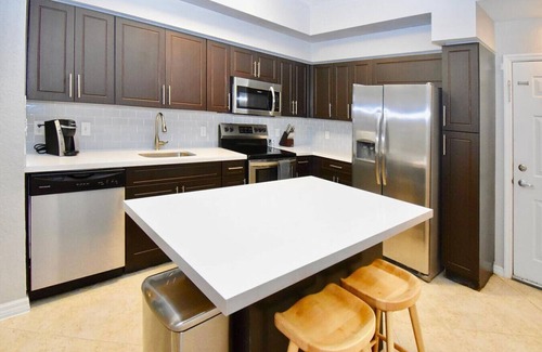 Plantation Apartamento | Landing at Solero Plantation - 2 Bedrooms in Downtown Plantation