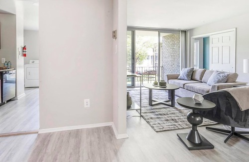 Greenbelt Apartamento | Landing | Beautiful 1BD, Gym, Pool