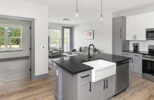 Northside Apartamento | Landing | Chic 1BD, Gym, Pool