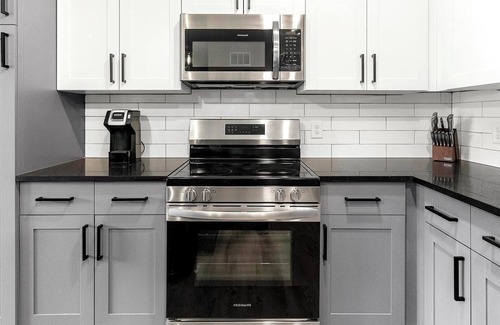 Northside Apartamento | Landing | Chic 1BD, Gym, Pool