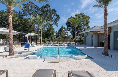 Bellview Apartamento | Landing | Incredible 1BD, Pool, Gym