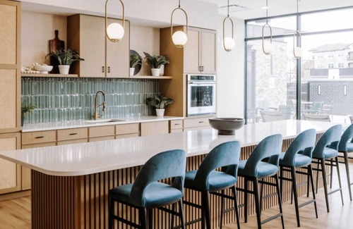 North Kansas City Apartamento | Landing | Modern 2BD, Yoga Studio, Courtyard