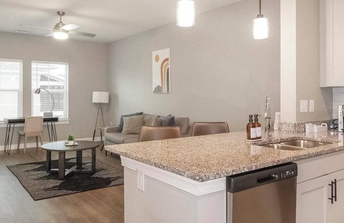 Fort Myers Apartamento | Landing | Stylish 1BD, Yoga Studio, Pool