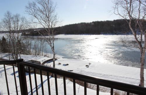 Montague Hotel | Lanes Riverhouse Inn & Cottages