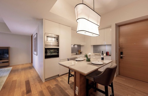 Golden Triangle Complejo | Lanson Place Bukit Ceylon