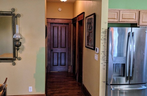 Meadow Glen Casa | Gran casa victoriana de 2 pisos, con gran patio trasero y vistas Flatiron. Ubicación ideal