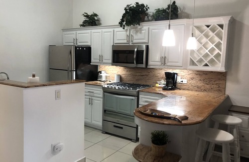 Maho Villa | Condominio grande de 2 dormitorios - A PASOS DE LA PLAYA!