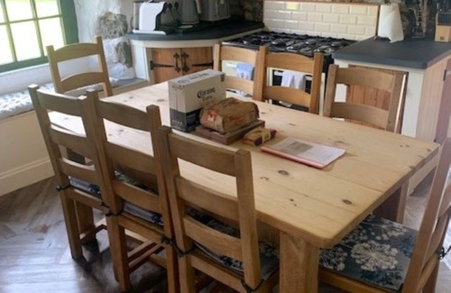 Pembroke Cabaña | Large 4-bedroom dog-friendly cottage with hot-tub and stunning views out to sea