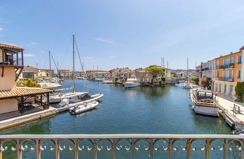 Port Grimaud Apartamento | Large 4-room apartment in Port Grimaud - A/C WIFI- next to beach and center