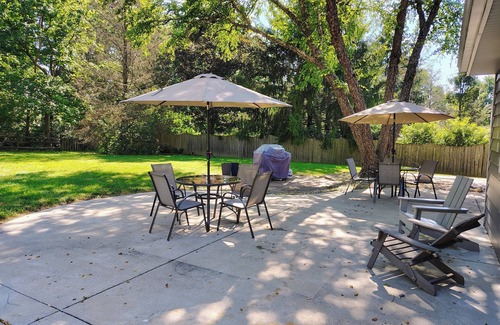 West Chester Casa | Large 5-bedroom house with WiFi and AC in welcoming neighborhood. Sleeps 12!