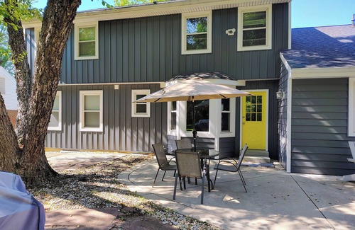 West Chester Casa | Large 5-bedroom house with WiFi and AC in welcoming neighborhood. Sleeps 12!