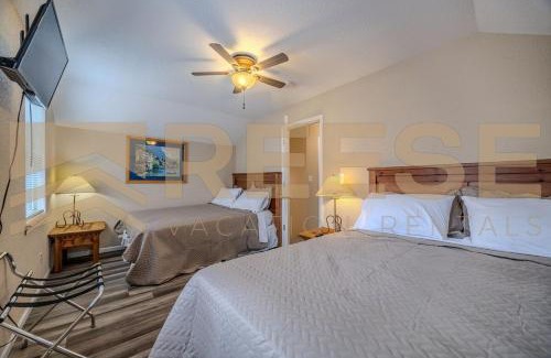 Lake Ozark Casa | Large Beach Cabin