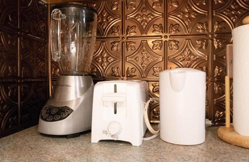 Argyle Casa | Large bedroom near Downtown London, Fanshawe College