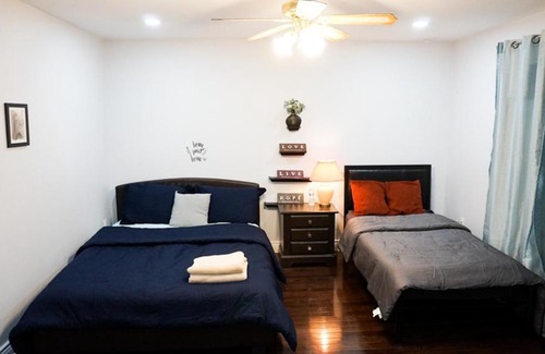 Argyle Casa | Large bedroom near Downtown London, Fanshawe College