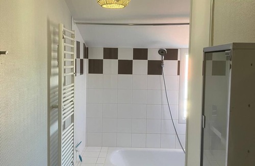 Beaupreau Cama Y Desayuno | Large double room - 1 to 3 people - Greg House 49 BnB up to 7 people