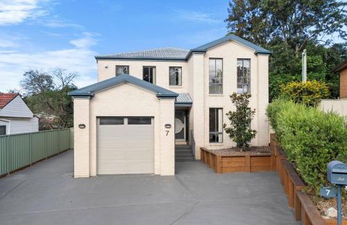 North Lambton Casa | Large executive residence