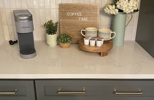 Sheridan Casa | Large Family Bungalow Sleeps 14, Close to Grand Park, Newly Renovated Private