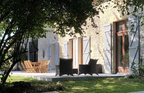 Lorigne Casa | Gran casa familiar de piedra Charentaise con piscina privada y jardines