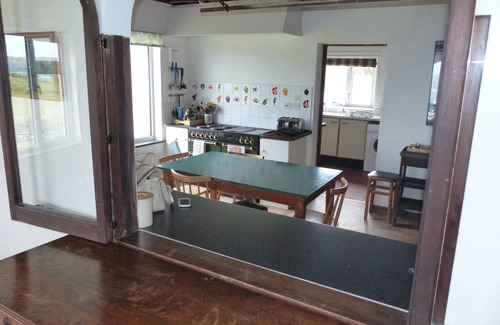 Trebetherick Casa | Gran casa de vacaciones de la familia a la derecha en la parte superior del acantilado entre Roca y Polzeath.