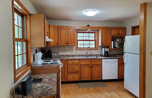 Algoma District Cabaña | Large farmhouse style cottage located on three acres of waterfront property.