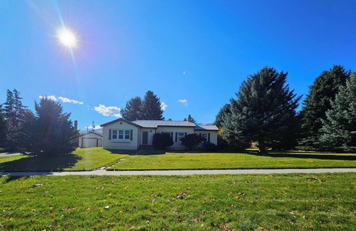 Albion Cabaña | Grupos grandes y familias bienvenidas - ¡Bañera de hidromasaje, parrilla y área de picnic!