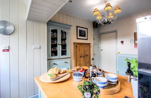 West Looe Casa | Large holiday home (sleeps 20) sea & panoramic views, & free parking