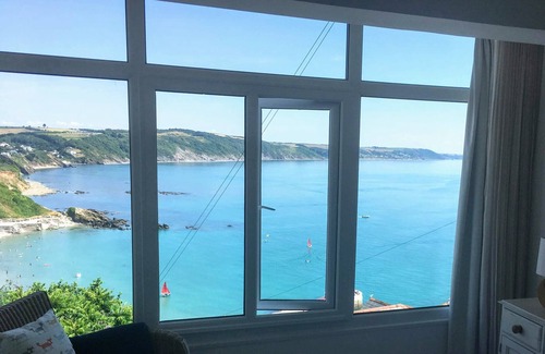 West Looe Casa | Large holiday home (sleeps 20) sea & panoramic views, & free parking