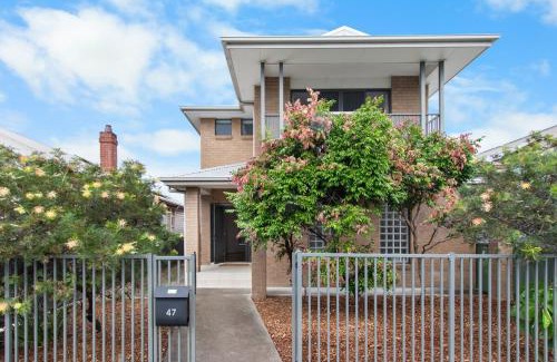 Mayfield Casa | Large Home in Mayfield