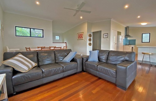 Amity Point Casa | Large House in Stunning Waterfront Position