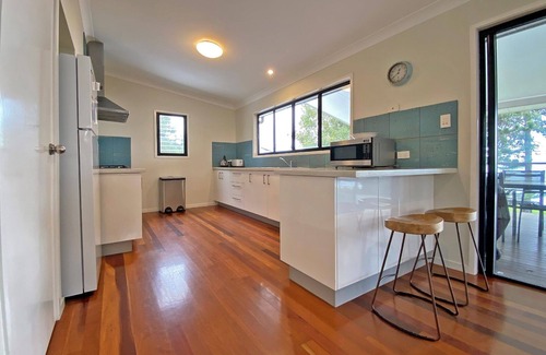 Amity Point Casa | Large House in Stunning Waterfront Position