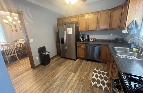 Cedar Rapids - Iowa City Casa | Large, inviting home near Amphitheater and Downtown