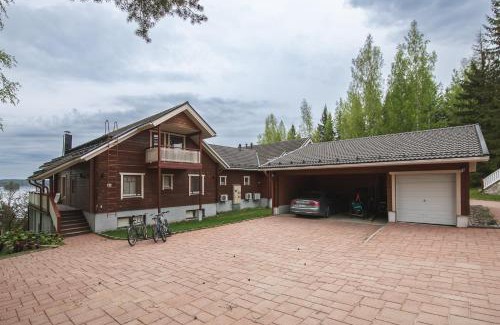 Tahkovuori Villa | Large lakeside cabin in Tahko, No added fees