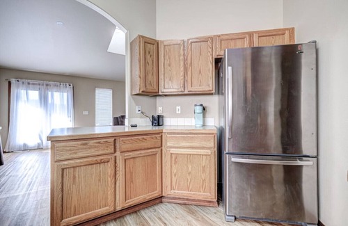 Tri-Cities Casa | Large Living Space, Private Garage & Yard #2121