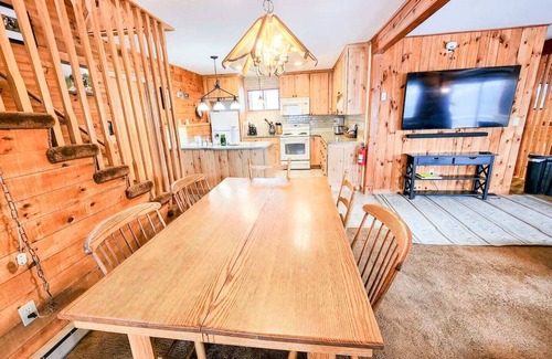 Warren Casa | Large multi-family ski home located on the slopes of Sugarbush Resort
