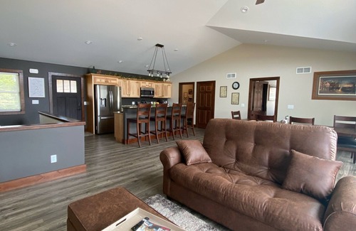 New Lisbon Casa | Large Multifamily Beach Front Lake Home Near WI Dells