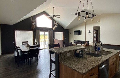 New Lisbon Casa | Large Multifamily Beach Front Lake Home Near WI Dells