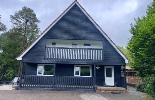 Bailieborough Chalet De Esquí | Large Newly Refurbished Lakeside Chalet With Optional Private Hot Tub