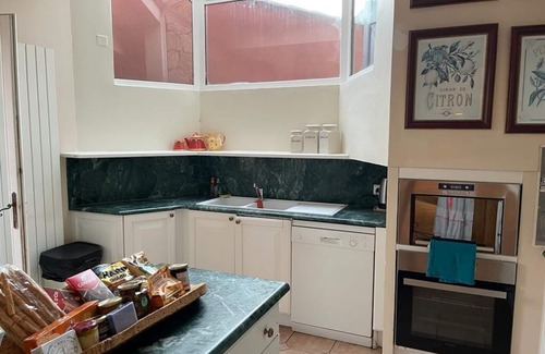 Tourrettes-sur-Loup Villa | Large Private Villa - Pool, Tennis, New Aircon, w/ 8 bedrooms