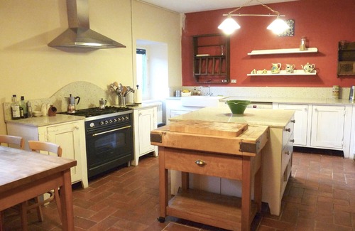 Popiglio Casa | Una gran casa de pueblo medieval con estilo perfecta para grupos grandes.